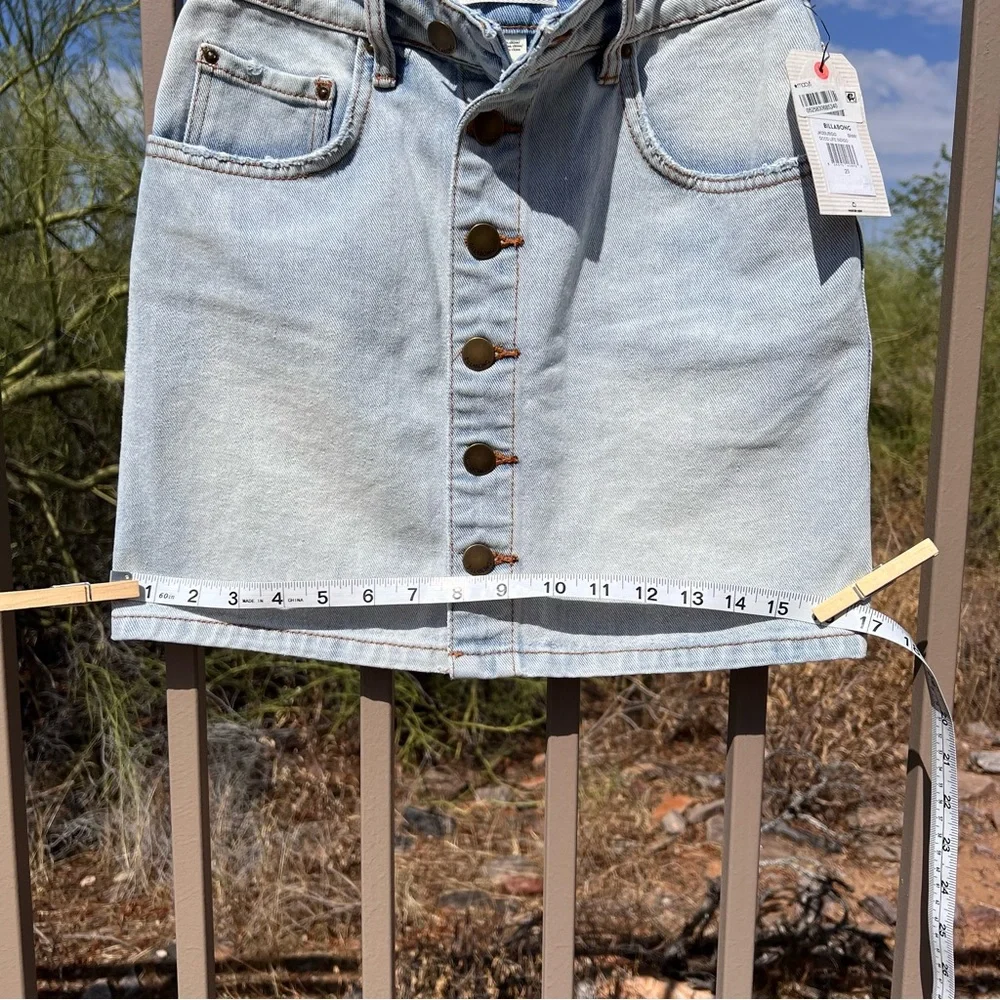 ⬇️💲Billabong NWT Women’s Denim Button Down Skirt Size 25 Lighter Denim 💯% Cotton - Picture 8 of 11